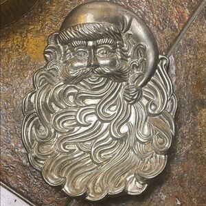 INTERNATIONAL SILVER COMPANY VINTAGE Metal Santa Claus candy dish.
